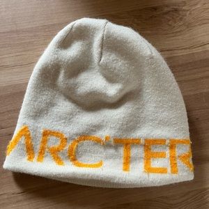 Arc’teryx logo beanie